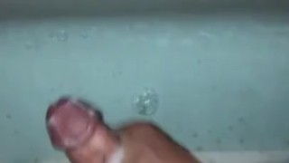 Sigle cum in shower