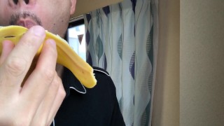 バナナを〇〇に見立てて・・・ジュッポジュッポがいやらしい・・・