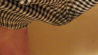 Take a piss while wearing pants. パンツを履いたまま、風呂場で小便してみた！