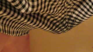 Take a piss while wearing pants. パンツを履いたまま、風呂場で小便してみた！