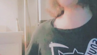 ElTio_Anthing cantando música vulgar mientras sostiene una banana 😳