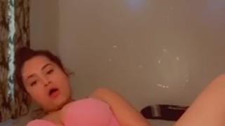 Thick Latina plays w herself 