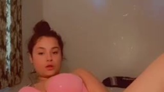 Thick Latina plays w herself 