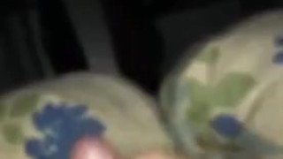 暗闇のオナニー　興奮しすぎて大噴射！！