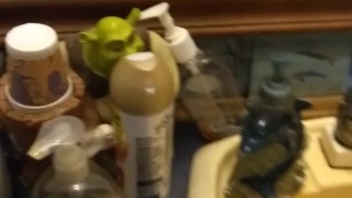 oiled up my cock for a quick cumshot