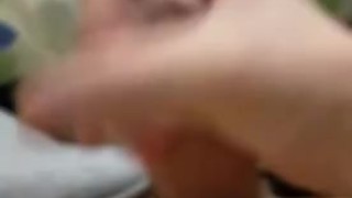 喘ぎまくり淫乱オナニー、最後は爆裂射精！！