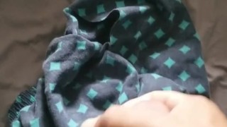 Woke up horny this morning ( who wants cum )
