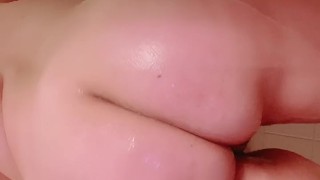 Look at my sexy ass is the water from the shower runs down