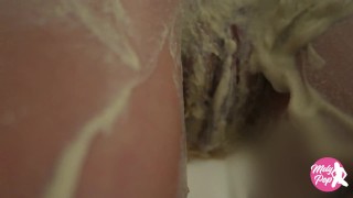Petit essai d'argile blanche sous la douche.