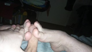 Артем сам себе дрочит ногами лижет ноги self suck autofellatio self footjob