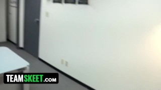 Sexy teen hooks up with a smooth-talking guy