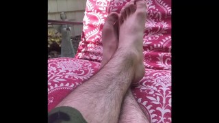 Look at my feet while I read 