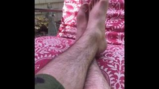 Look at my feet while I read 