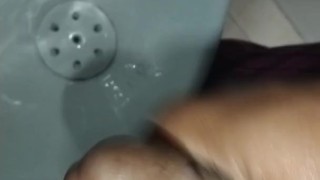 PINOY SALSAL PISSING AT NAGJAKOL SA CR NG MALL INABOTAN NG LIBOG!!!!!
