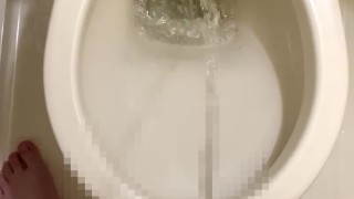 パンパンの膀胱からおしっこ