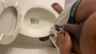 [HD VIDEO] Black Dude Pulls Down Underwear and Pisses For You