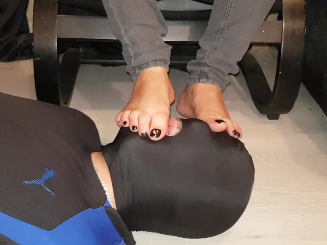 Barefoot At Work - How Smell My Flats and My Feet After Work - Latinafeet386 - Free Porn  Videos - YouPorn