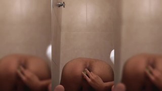 SE METE UNA CALABAZA POR EL ANO!!