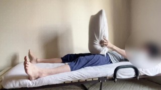 優しくて真面目でちょっとエッチな男の子が肉厚枕と擬似セックス 騎乗位編 