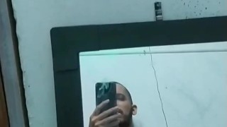 Me masturbo en el espejo 