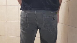 Orinándome en mis pantalones