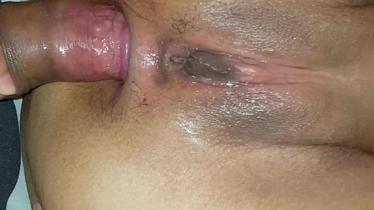 Mi amiga recibe su primer Anal y grita de placer