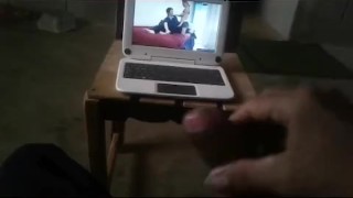 Llego Del Colegio Y Se masturba Viendo Porno