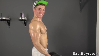 Casting -Muscle Flex - Jerking off - Larry McCormick