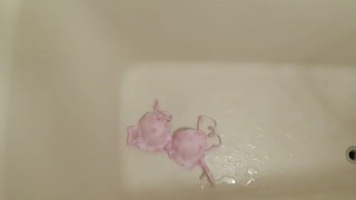 Piss on pink brassiere in bathroom !! ピンクのブラに小便ぶっかけ！！