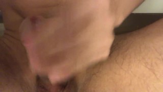 ザーメンをまとめてごっくんするために貯める変態