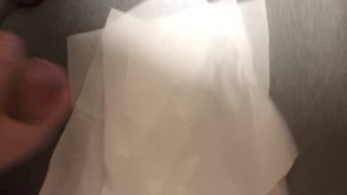 【無修正】パートナーいないから一人寂しくオナニー！ティッシュにぶっかけ パイパンオナニー