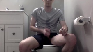 Young twink pisses all over himself on toilet
