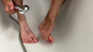 Nackt, meine Füße Waschen