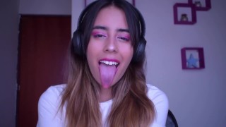 Long tongue play