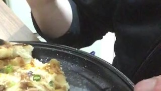 Video of a fat pig eating pizza for lunch.