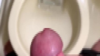 トイレでオナニー