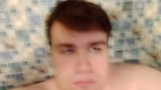Артем сам себе дрочит ногами кончает на ступни лижет ноги self suck autofellatio self footjob