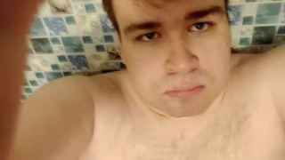 Артем сам себе дрочит ногами кончает на ступни лижет ноги self suck autofellatio self footjob