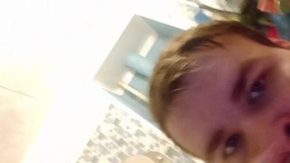 Артем сам себе дрочит ногами кончает на ступни лижет ноги self suck autofellatio self footjob