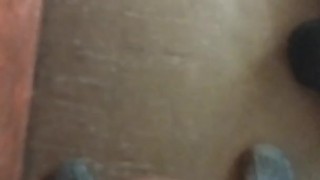 Me MASTURBO al saber que MI MUJER llegará de viaje! Pero me interrumpen y no logro acabar 