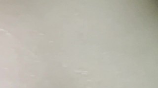 【無修正】リアルぽっちゃりのお風呂姿〜びちゃびちゃ〜
