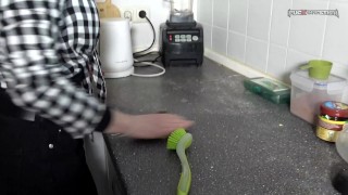 Hausfrau! Ficken? - 08:57min