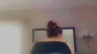 Horny Milf Shaking her Ass