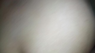 Casi no le entra por el culito