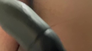 Pull out the electric enemagra that is inserted in the anus all day and warmed up