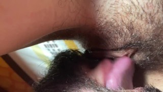 Follada boca abajo con creampie amateur pareja