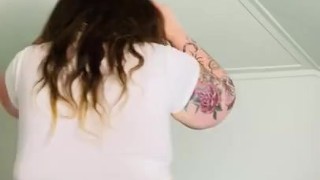 Alternative egirl bbw shakes ass 