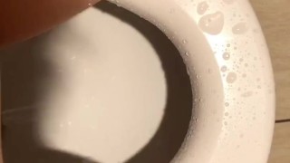【オナニー記録】ショッピングセンターのトイレでクリにウォッシュレットを当てて_大手メーカー勤務OL