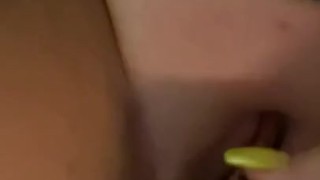Super wet large labia pussy using dildo 