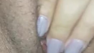 Gordita Tica juega con su leche